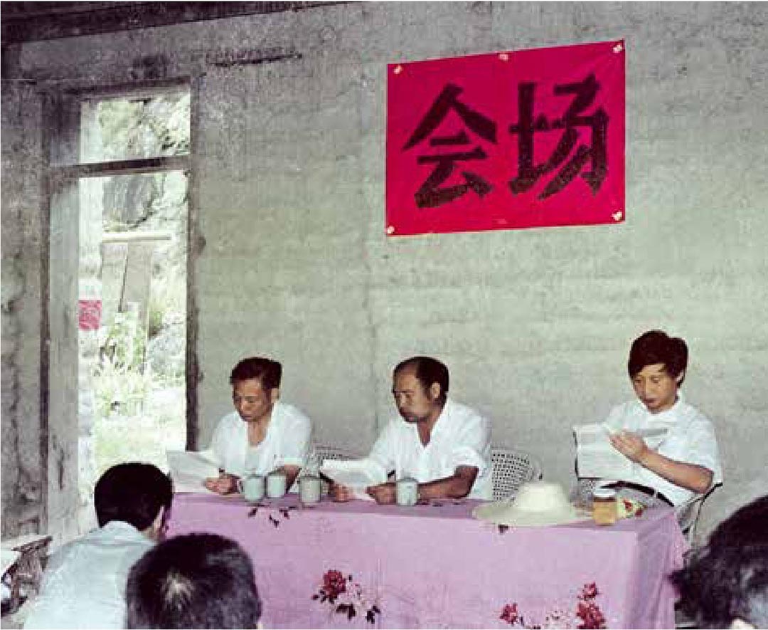 1989年7月，習(xí)近平在壽寧縣下黨鄉(xiāng)召開現(xiàn)場辦公會。